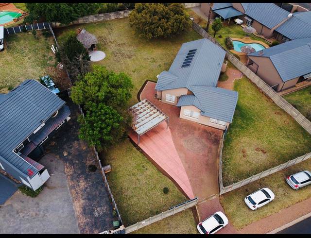 4 BEDROOM FREEHOLD FOR SALE IN BRACKENHURST